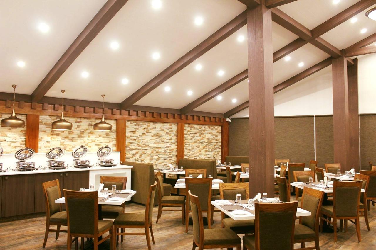 The Denzong Shangrila Gangtok Exterior photo