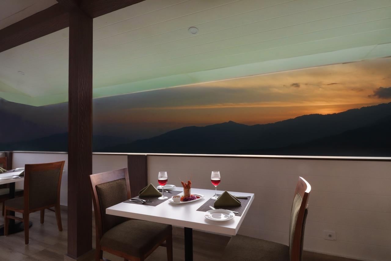 The Denzong Shangrila Gangtok Exterior photo
