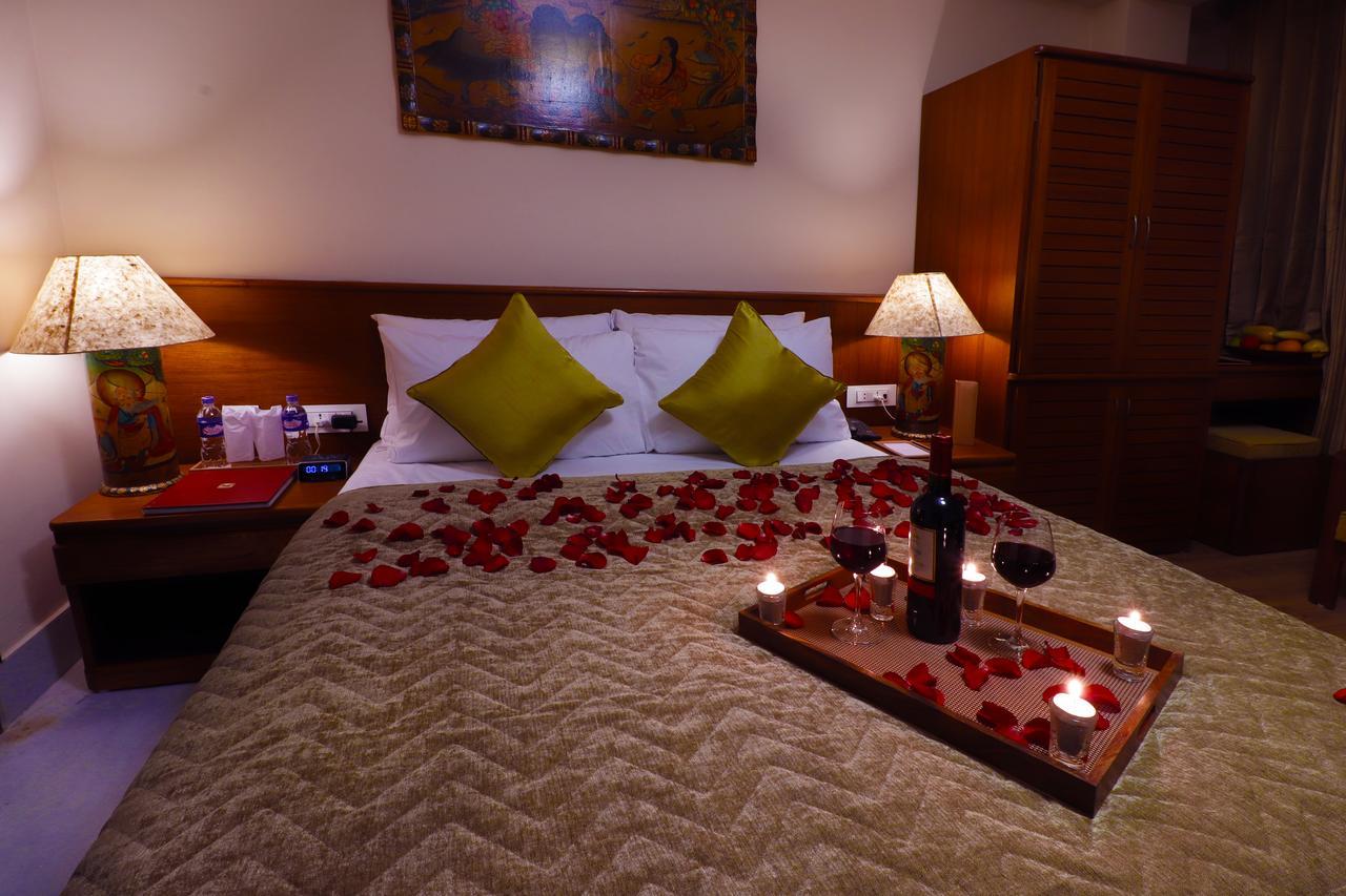 The Denzong Shangrila Gangtok Exterior photo